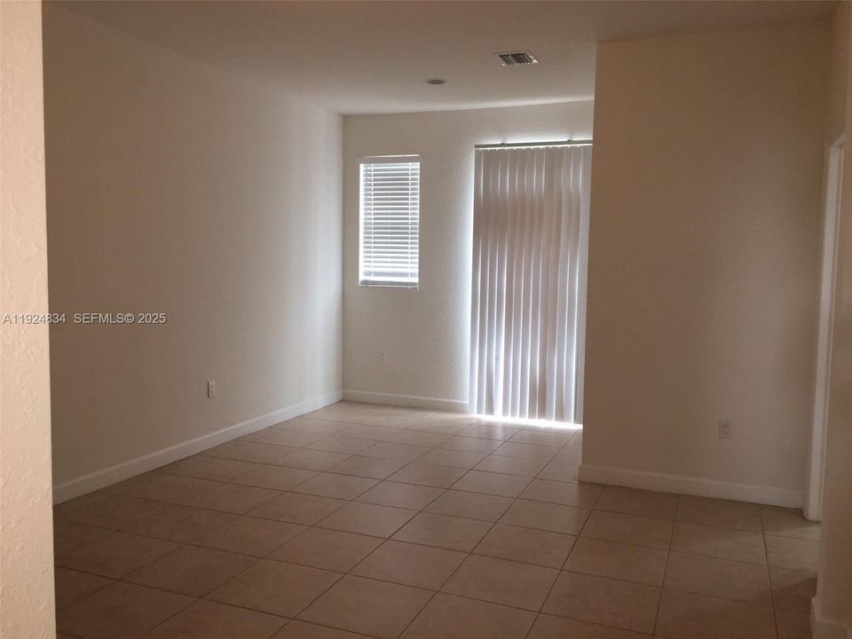 En Renta: $3,800 (3 camas, 3 baños, 2001 Pies cuadrados)