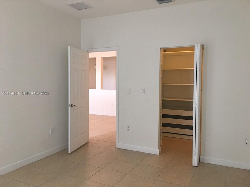 En Renta: $3,800 (3 camas, 3 baños, 2001 Pies cuadrados)