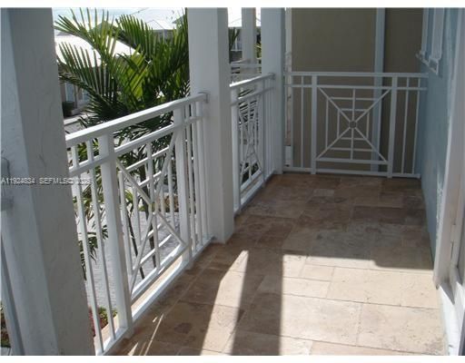 En Renta: $3,800 (3 camas, 3 baños, 2001 Pies cuadrados)