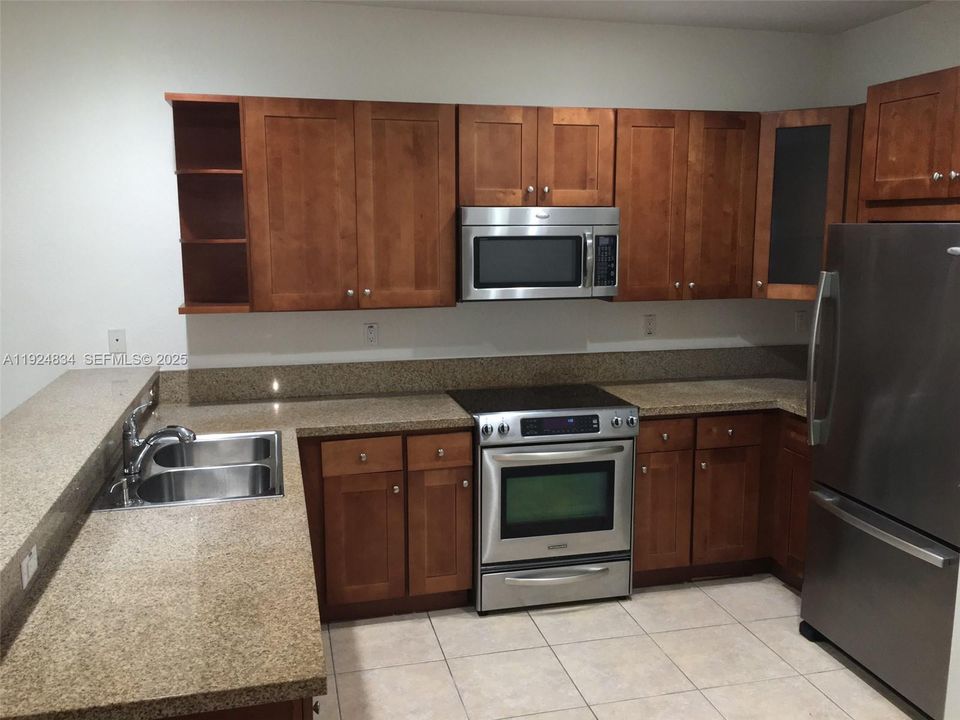 En Renta: $3,800 (3 camas, 3 baños, 2001 Pies cuadrados)