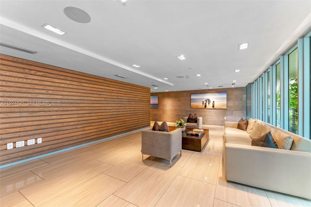 En Venta: $675,000 (2 camas, 2 baños, 1128 Pies cuadrados)