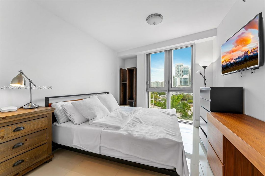 En Venta: $675,000 (2 camas, 2 baños, 1128 Pies cuadrados)