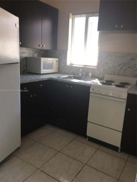 出租: $1,600 (0 贝兹, 1 浴室, 450 平方英尺)