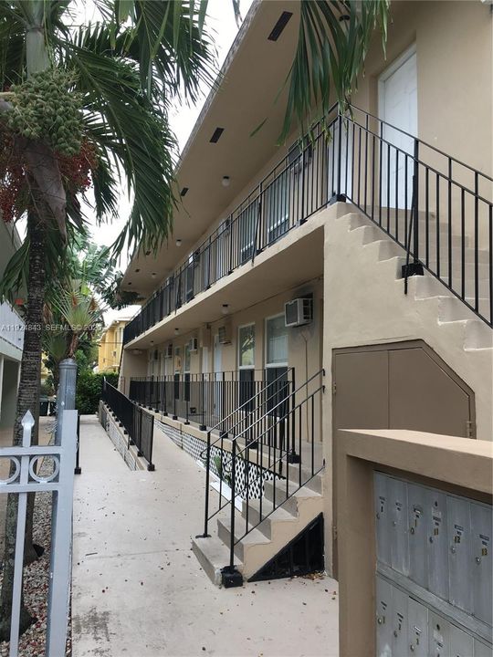 出租: $1,600 (0 贝兹, 1 浴室, 450 平方英尺)