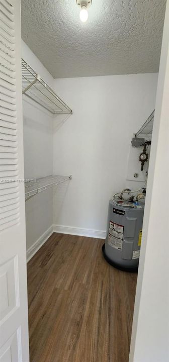 For Rent: $1,890 (1 beds, 1 baths, 710 Square Feet)