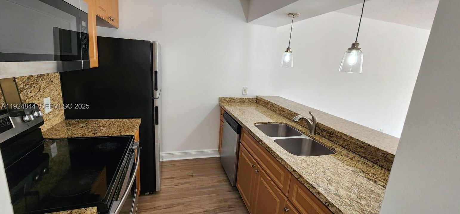 For Rent: $1,890 (1 beds, 1 baths, 710 Square Feet)