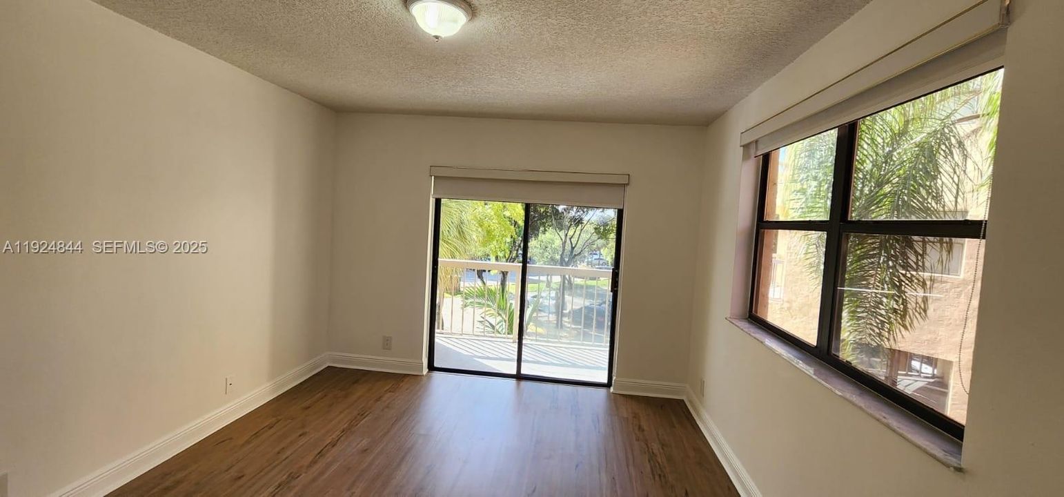 For Rent: $1,890 (1 beds, 1 baths, 710 Square Feet)