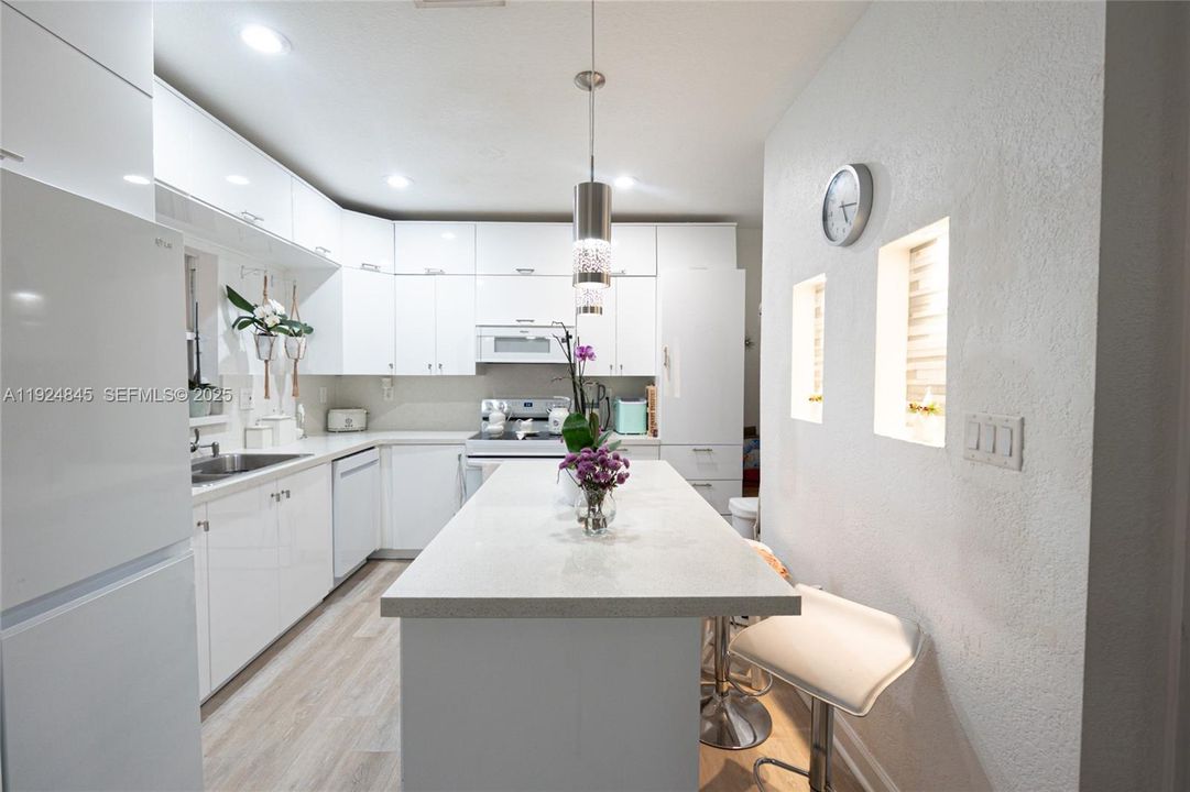 For Sale: $540,000 (3 beds, 2 baths, 1368 Square Feet)