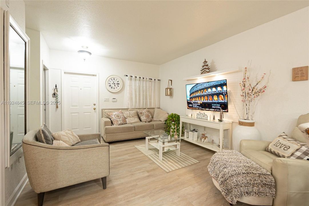 For Sale: $540,000 (3 beds, 2 baths, 1368 Square Feet)