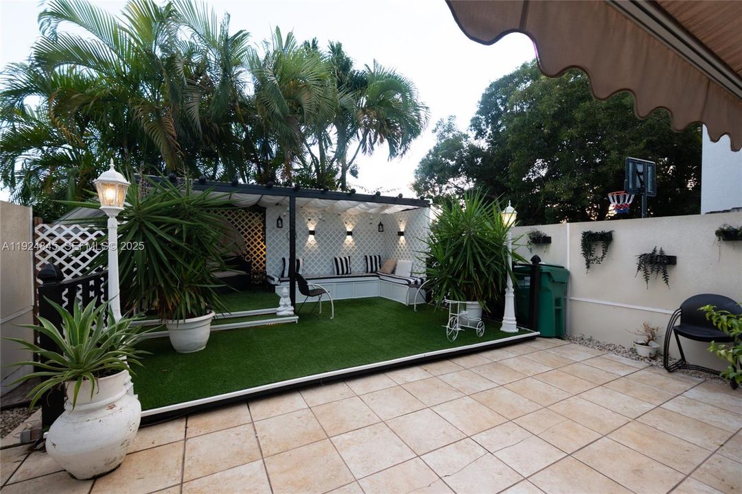 For Sale: $540,000 (3 beds, 2 baths, 1368 Square Feet)