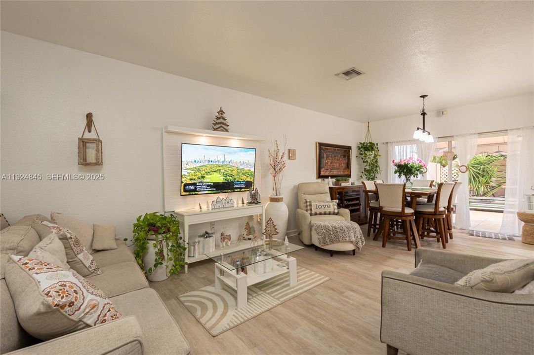 For Sale: $540,000 (3 beds, 2 baths, 1368 Square Feet)