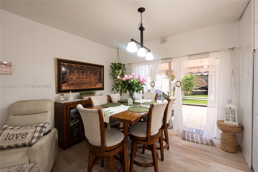 For Sale: $540,000 (3 beds, 2 baths, 1368 Square Feet)