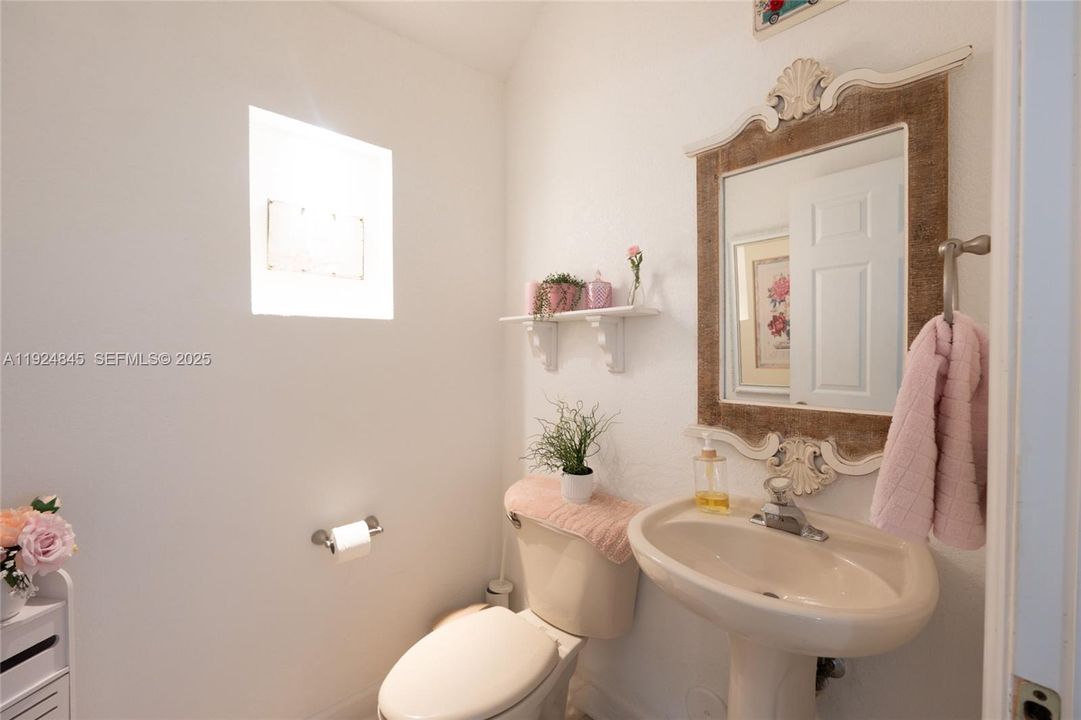 For Sale: $540,000 (3 beds, 2 baths, 1368 Square Feet)