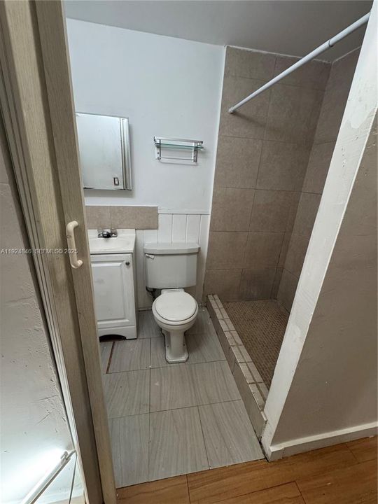 В аренду: $1,200 (0 спален, 1 ванн, 700 Квадратных фут)