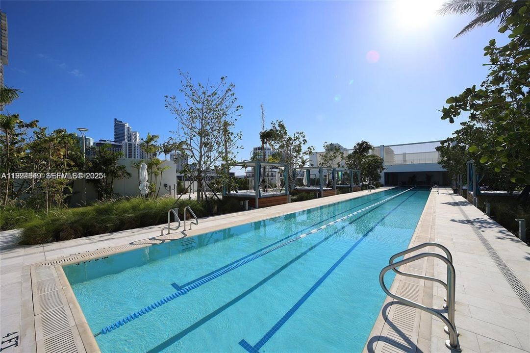 На продажу: $1,295,000 (2 спален, 2 ванн, 1105 Квадратных фут)