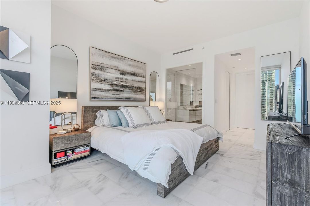 На продажу: $1,295,000 (2 спален, 2 ванн, 1105 Квадратных фут)