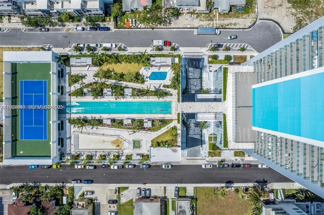 На продажу: $1,295,000 (2 спален, 2 ванн, 1105 Квадратных фут)