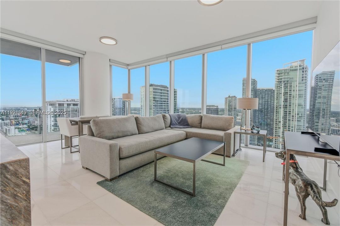 На продажу: $1,295,000 (2 спален, 2 ванн, 1105 Квадратных фут)