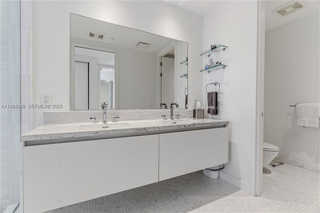 На продажу: $1,295,000 (2 спален, 2 ванн, 1105 Квадратных фут)