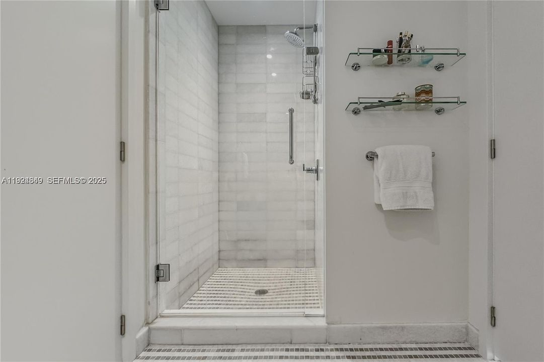 На продажу: $1,295,000 (2 спален, 2 ванн, 1105 Квадратных фут)