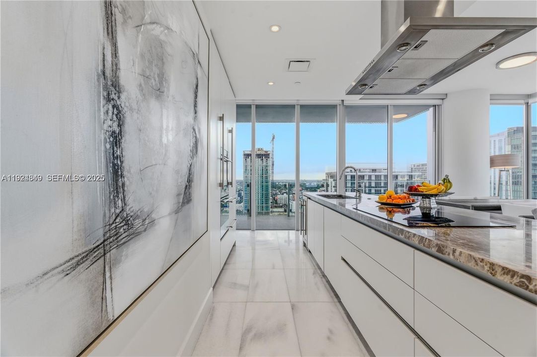 На продажу: $1,295,000 (2 спален, 2 ванн, 1105 Квадратных фут)