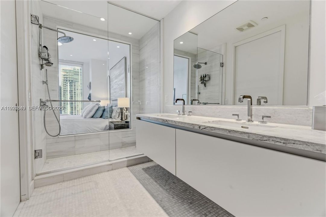 На продажу: $1,295,000 (2 спален, 2 ванн, 1105 Квадратных фут)