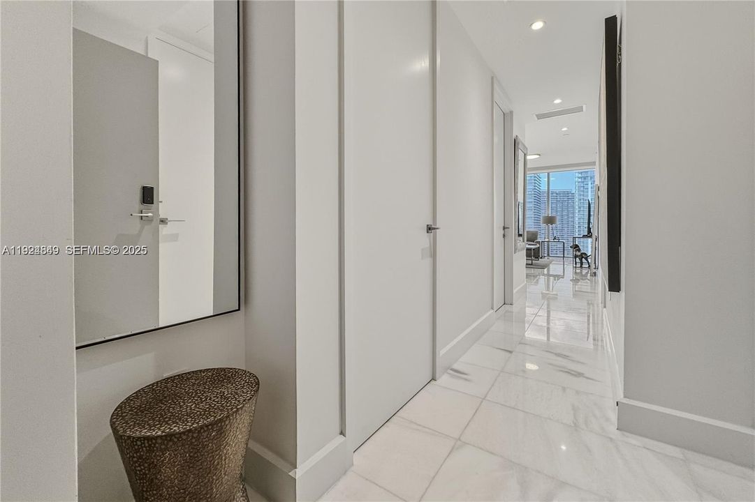 На продажу: $1,295,000 (2 спален, 2 ванн, 1105 Квадратных фут)