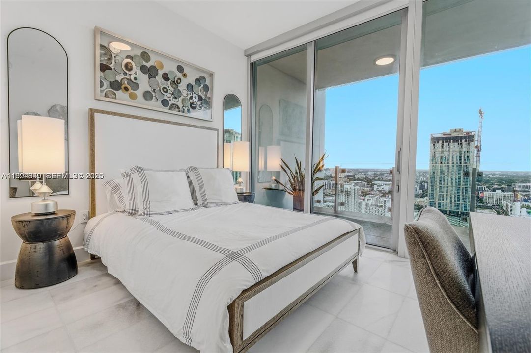 На продажу: $1,295,000 (2 спален, 2 ванн, 1105 Квадратных фут)