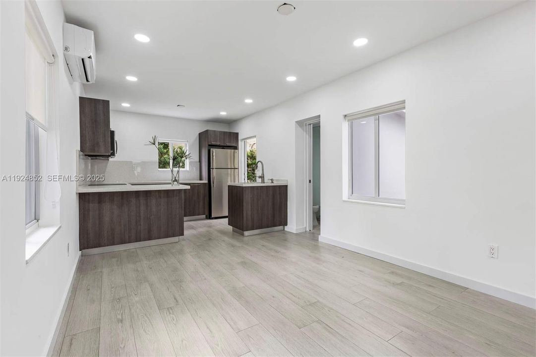 For Rent: $2,250 (1 beds, 1 baths, 568 Square Feet)