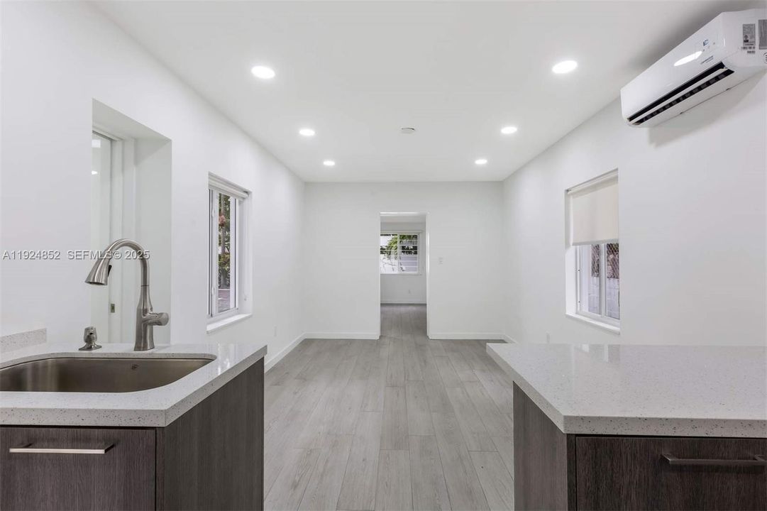 For Rent: $2,250 (1 beds, 1 baths, 568 Square Feet)