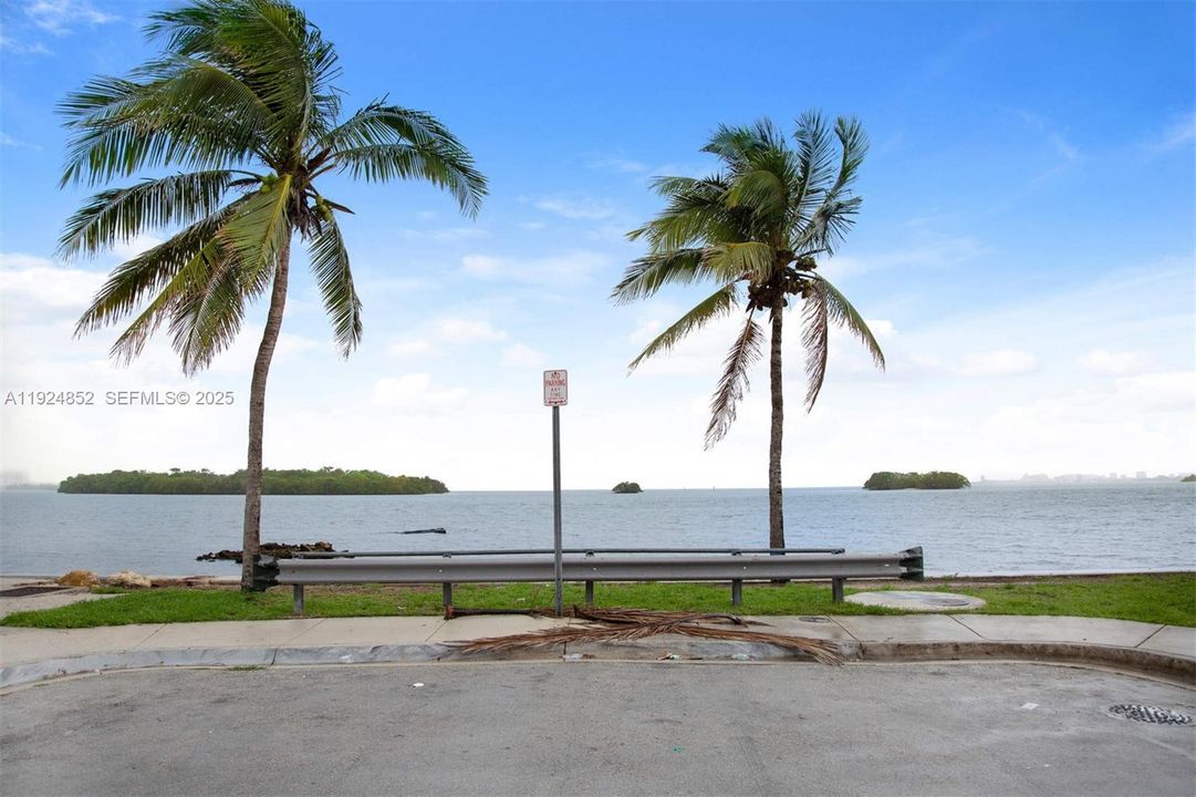 For Rent: $2,250 (1 beds, 1 baths, 568 Square Feet)