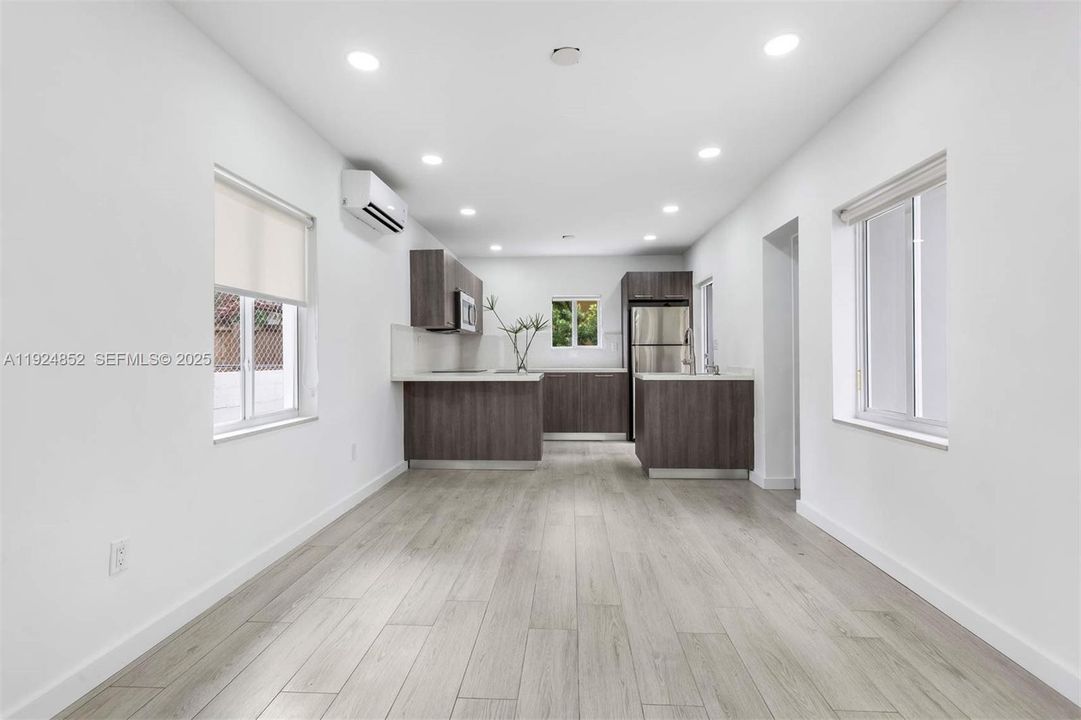 For Rent: $2,250 (1 beds, 1 baths, 568 Square Feet)