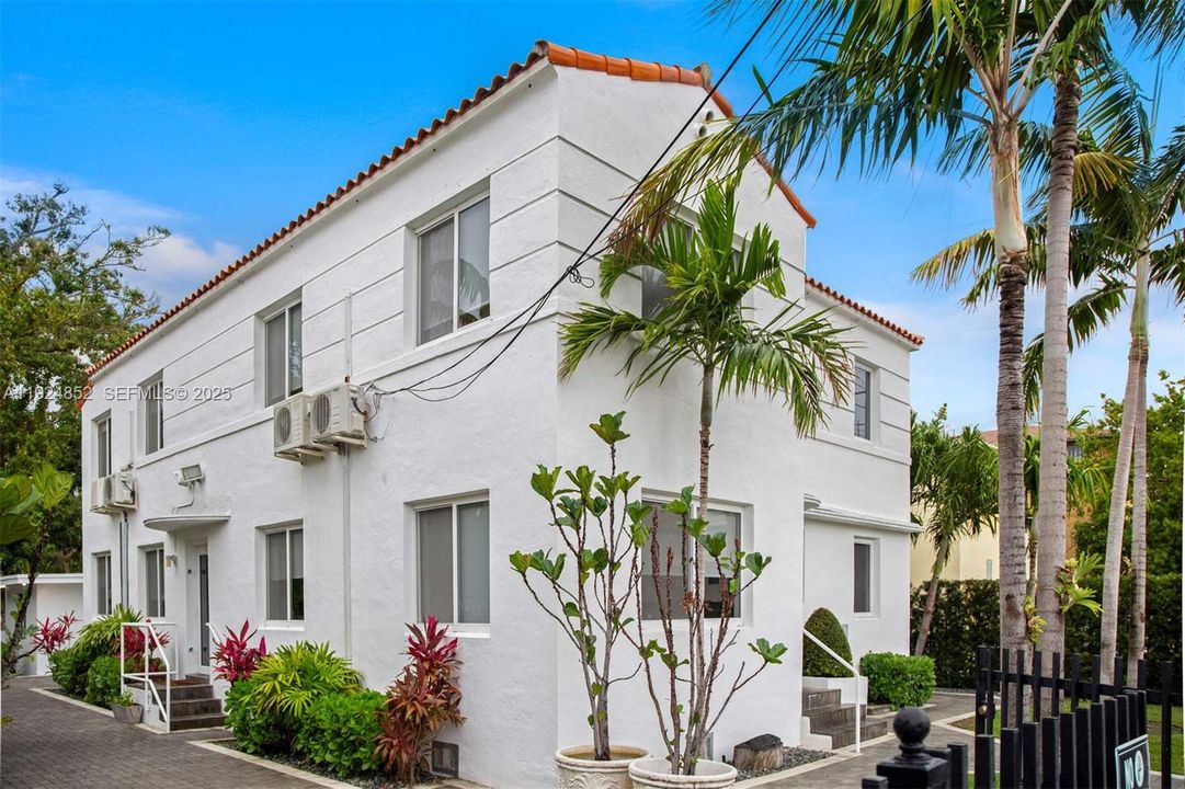 For Rent: $2,250 (1 beds, 1 baths, 568 Square Feet)