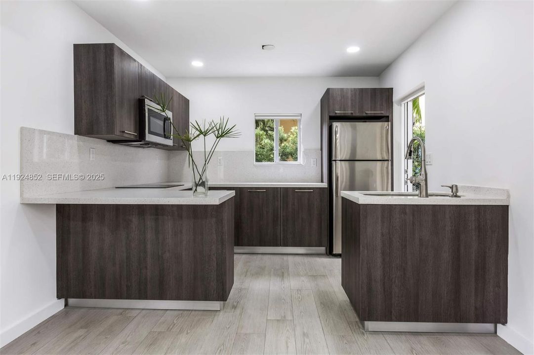 For Rent: $2,250 (1 beds, 1 baths, 568 Square Feet)