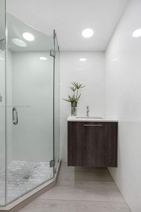 For Rent: $2,250 (1 beds, 1 baths, 568 Square Feet)