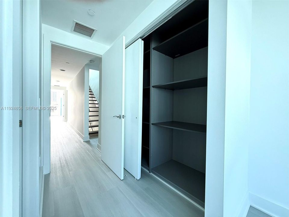 En Renta: $6,599 (3 camas, 3 baños, 1869 Pies cuadrados)