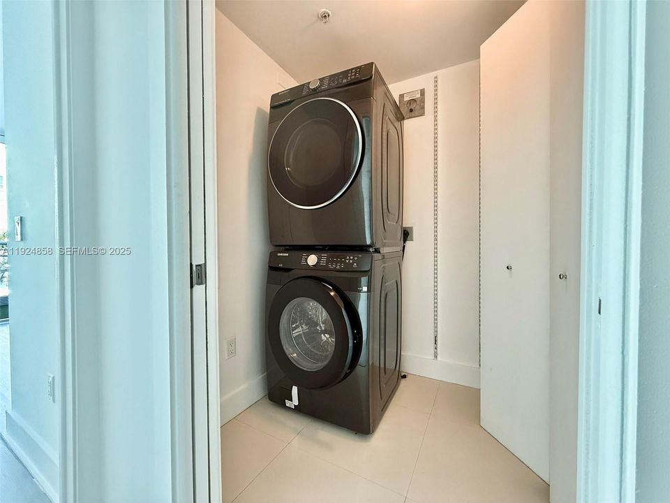 En Renta: $6,599 (3 camas, 3 baños, 1869 Pies cuadrados)