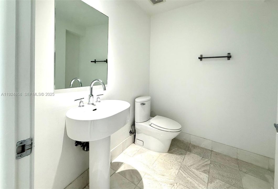 En Renta: $6,599 (3 camas, 3 baños, 1869 Pies cuadrados)