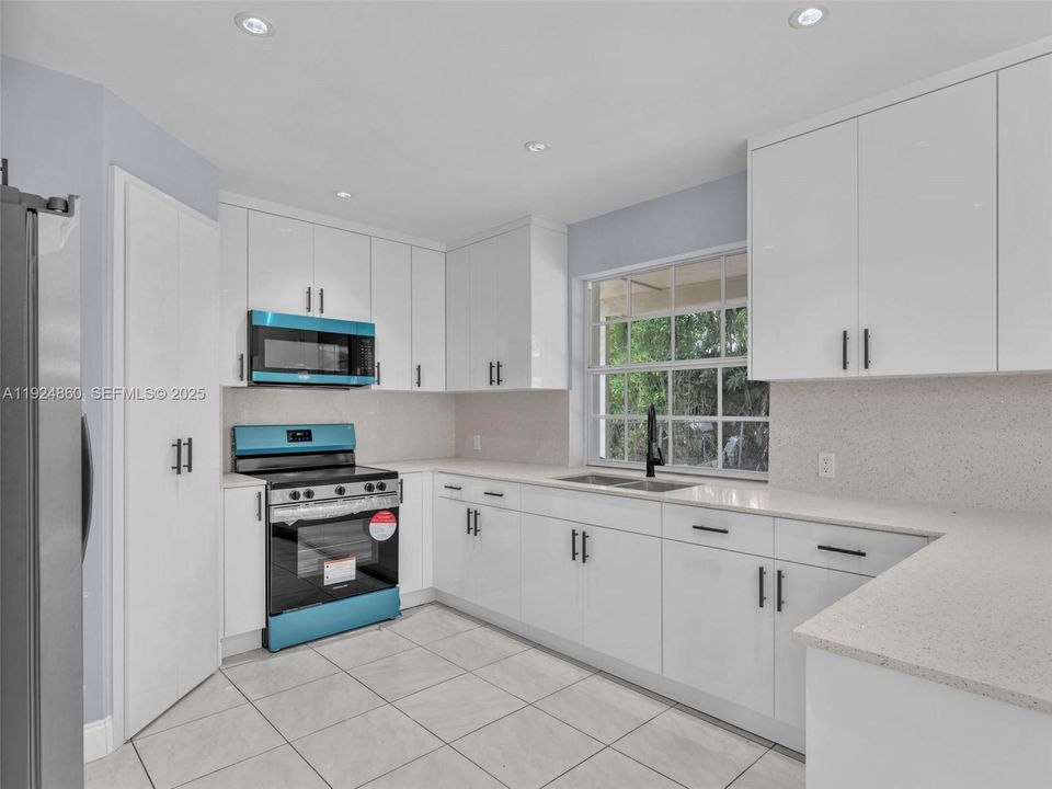 For Sale: $546,000 (3 beds, 2 baths, 1148 Square Feet)