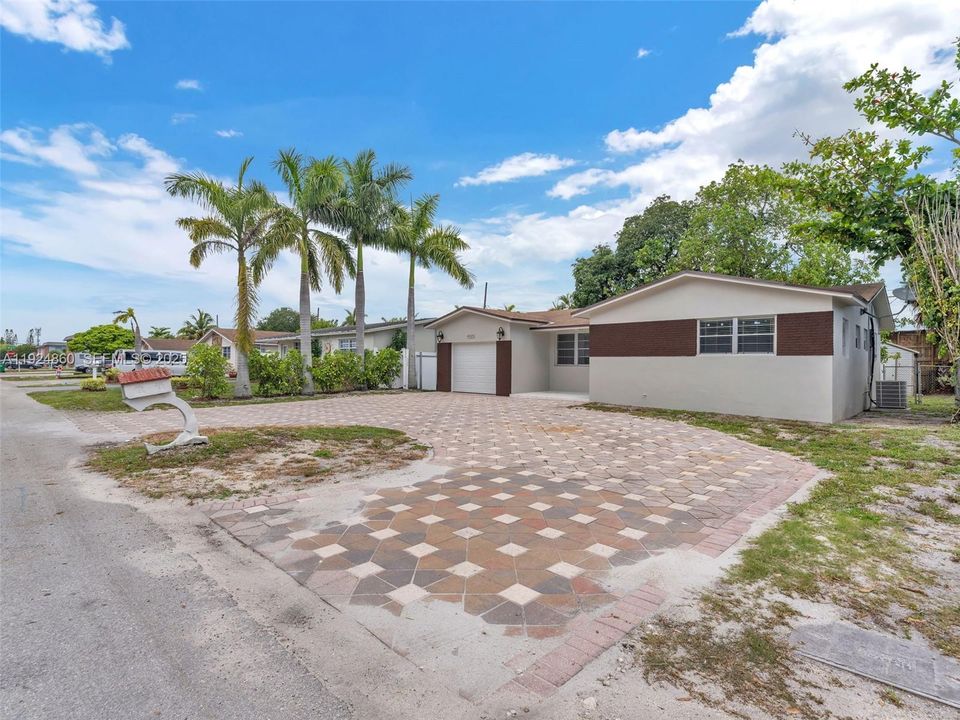 For Sale: $546,000 (3 beds, 2 baths, 1148 Square Feet)