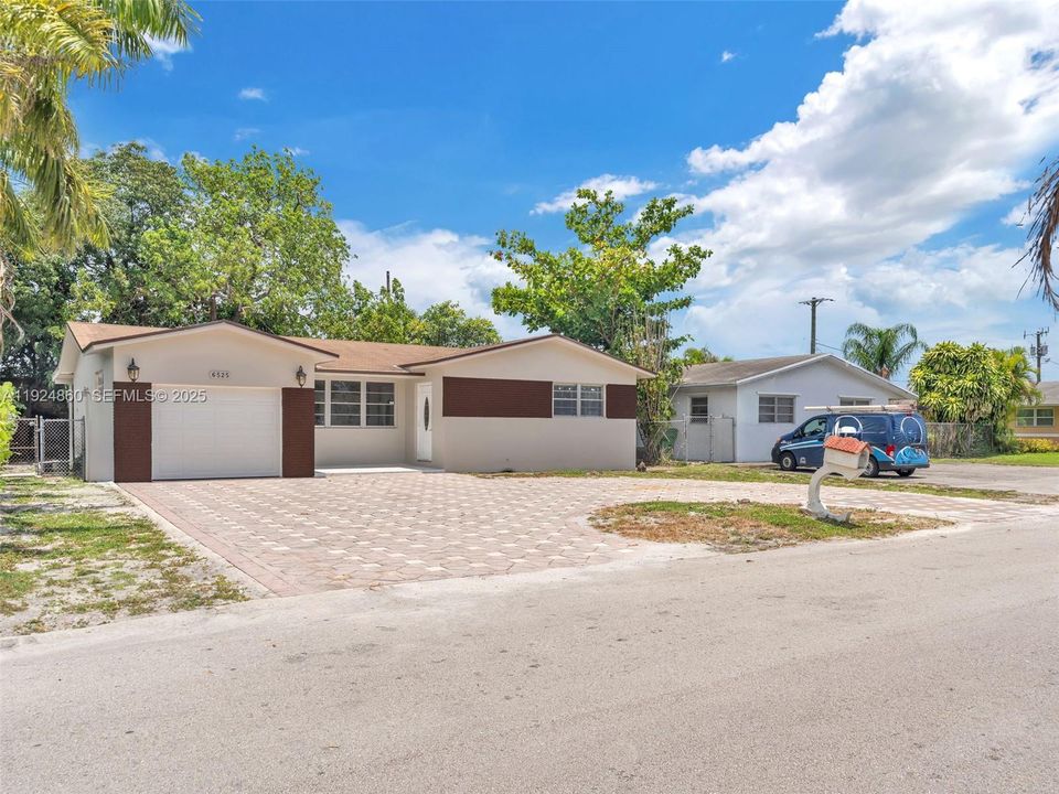 For Sale: $546,000 (3 beds, 2 baths, 1148 Square Feet)