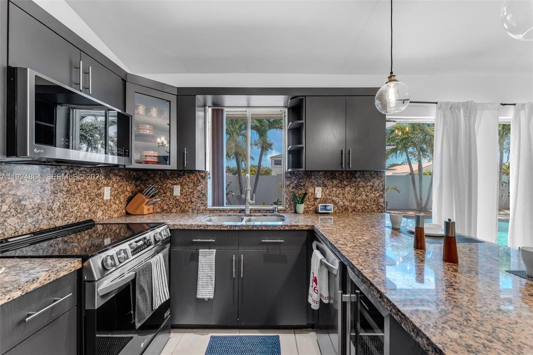 Active With Contract: $717,000 (4 beds, 2 baths, 1810 Square Feet)