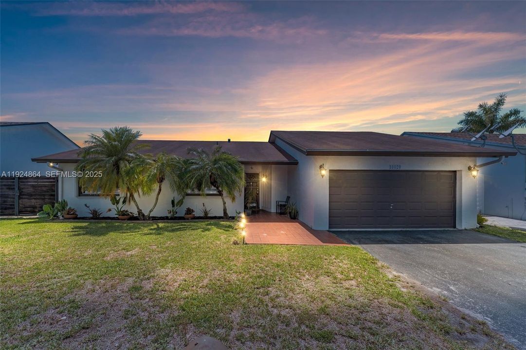 Active With Contract: $717,000 (4 beds, 2 baths, 1810 Square Feet)