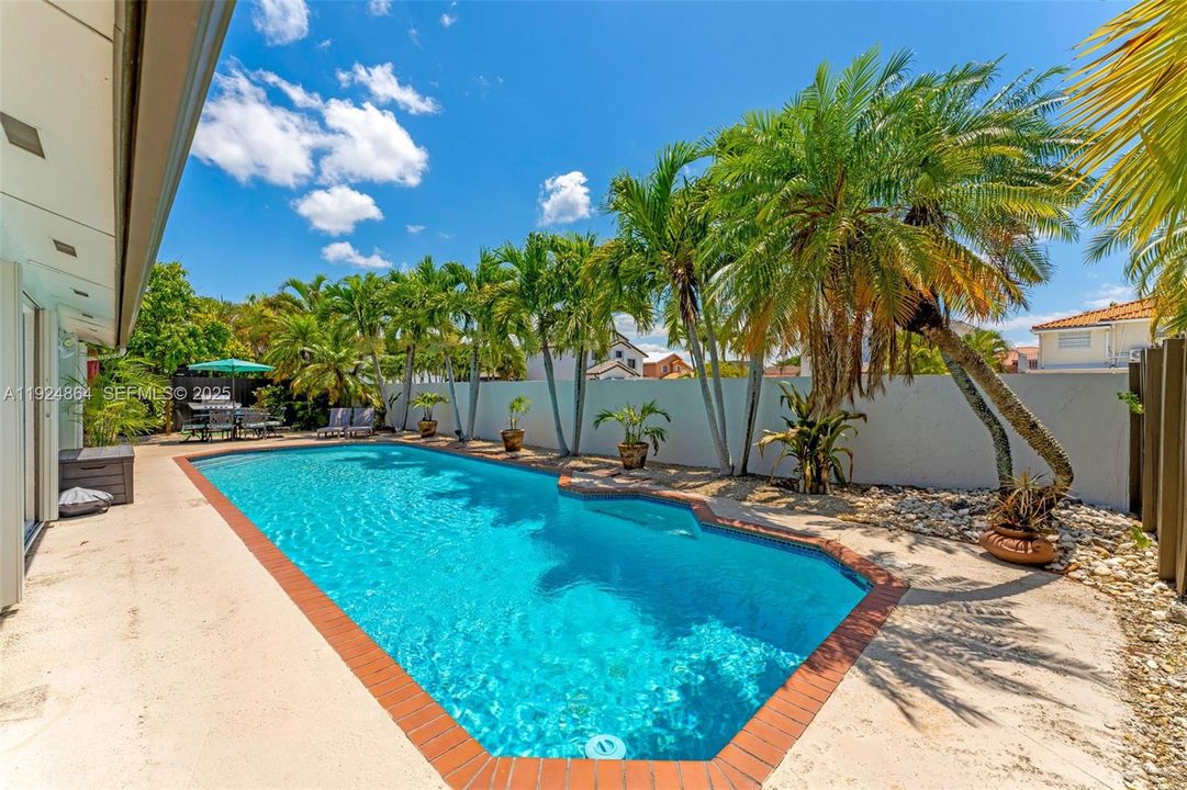 Active With Contract: $717,000 (4 beds, 2 baths, 1810 Square Feet)