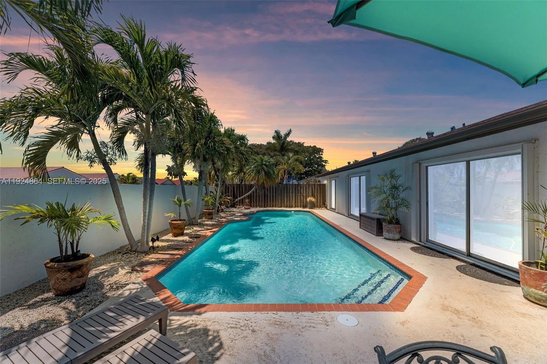 Active With Contract: $717,000 (4 beds, 2 baths, 1810 Square Feet)