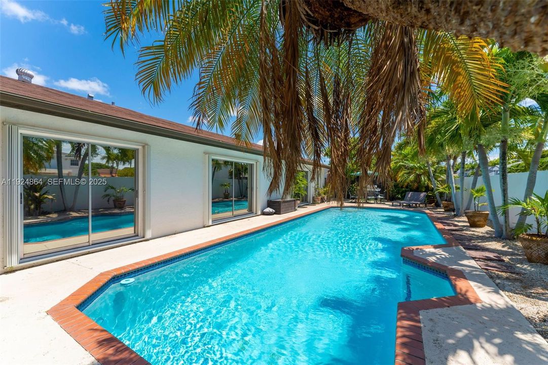 Active With Contract: $717,000 (4 beds, 2 baths, 1810 Square Feet)