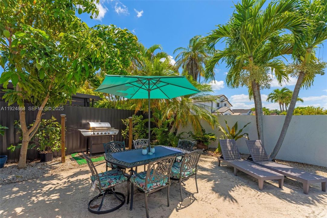 Active With Contract: $717,000 (4 beds, 2 baths, 1810 Square Feet)