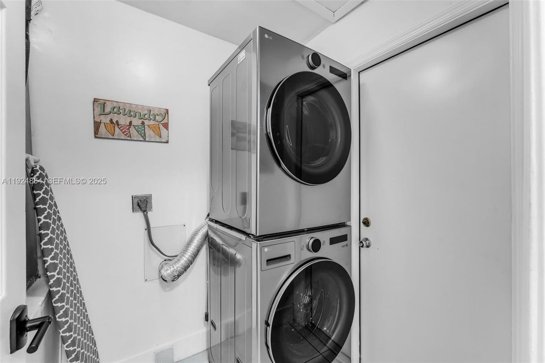 Active With Contract: $717,000 (4 beds, 2 baths, 1810 Square Feet)