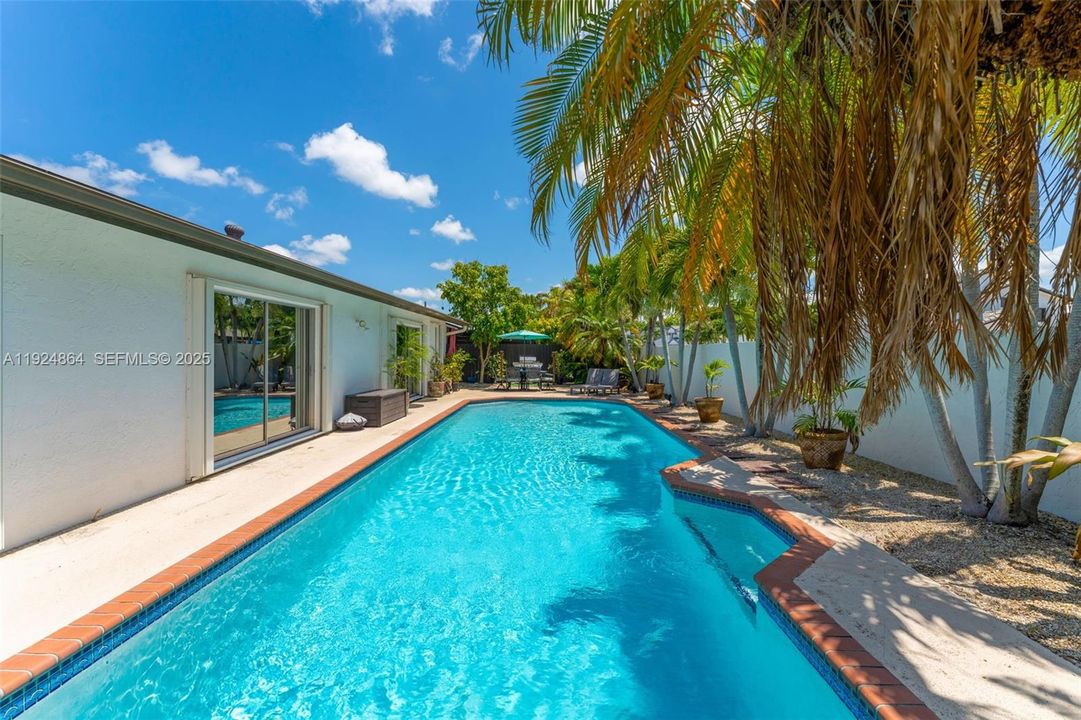 Active With Contract: $717,000 (4 beds, 2 baths, 1810 Square Feet)