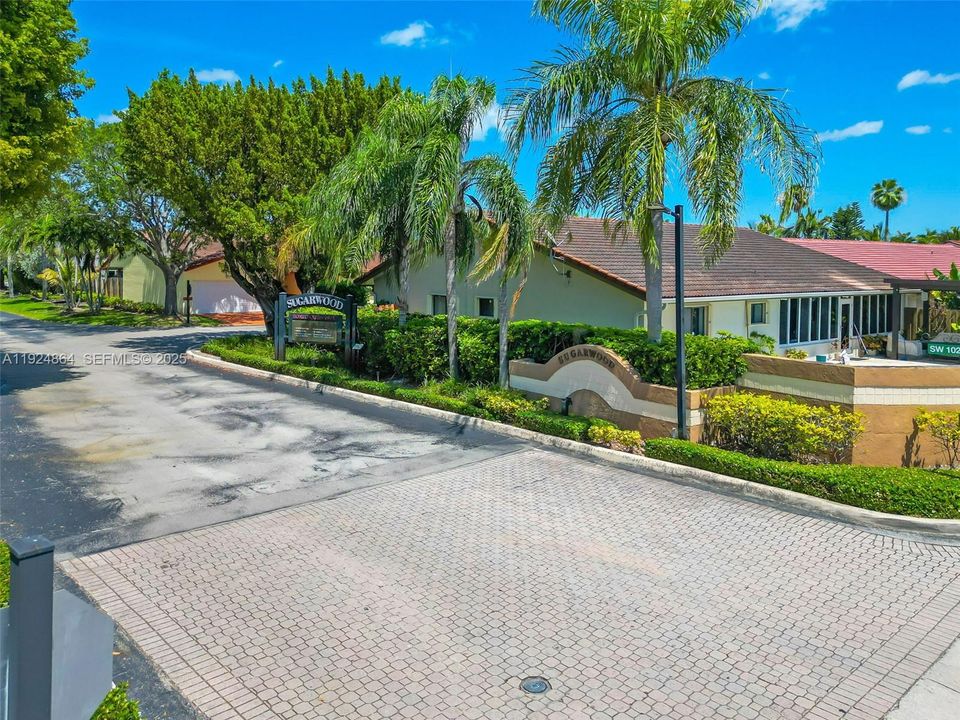 Active With Contract: $717,000 (4 beds, 2 baths, 1810 Square Feet)